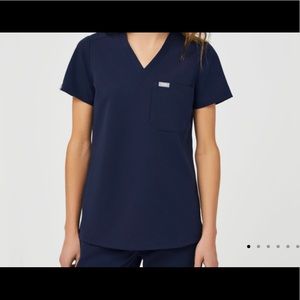 Figs scrub top